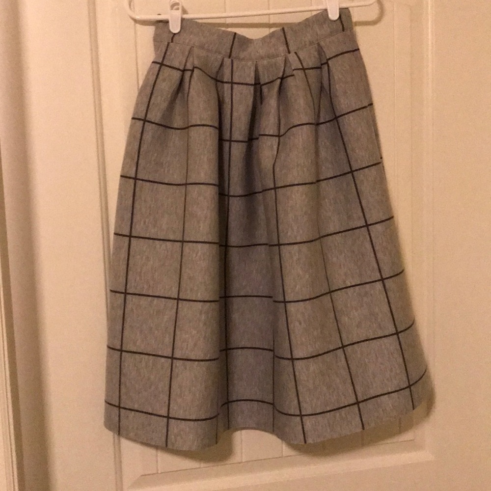 Gray plaid skirt!